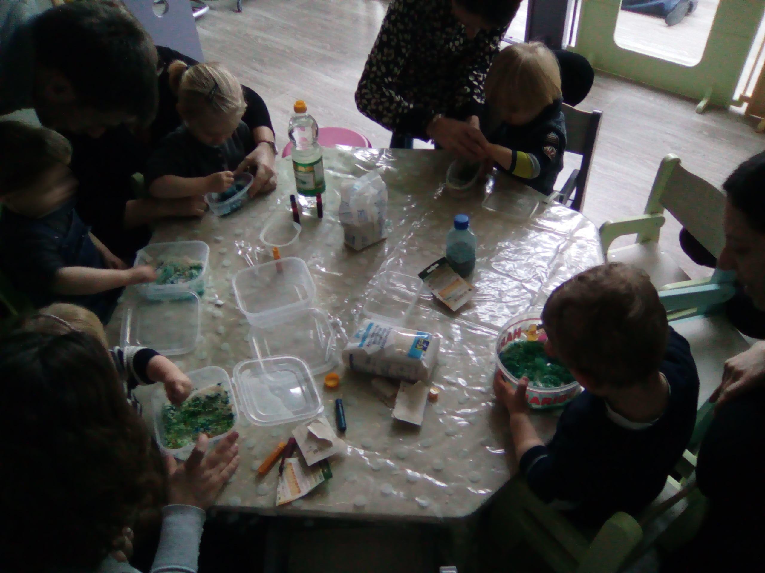 Coloration du riz pour les maracas